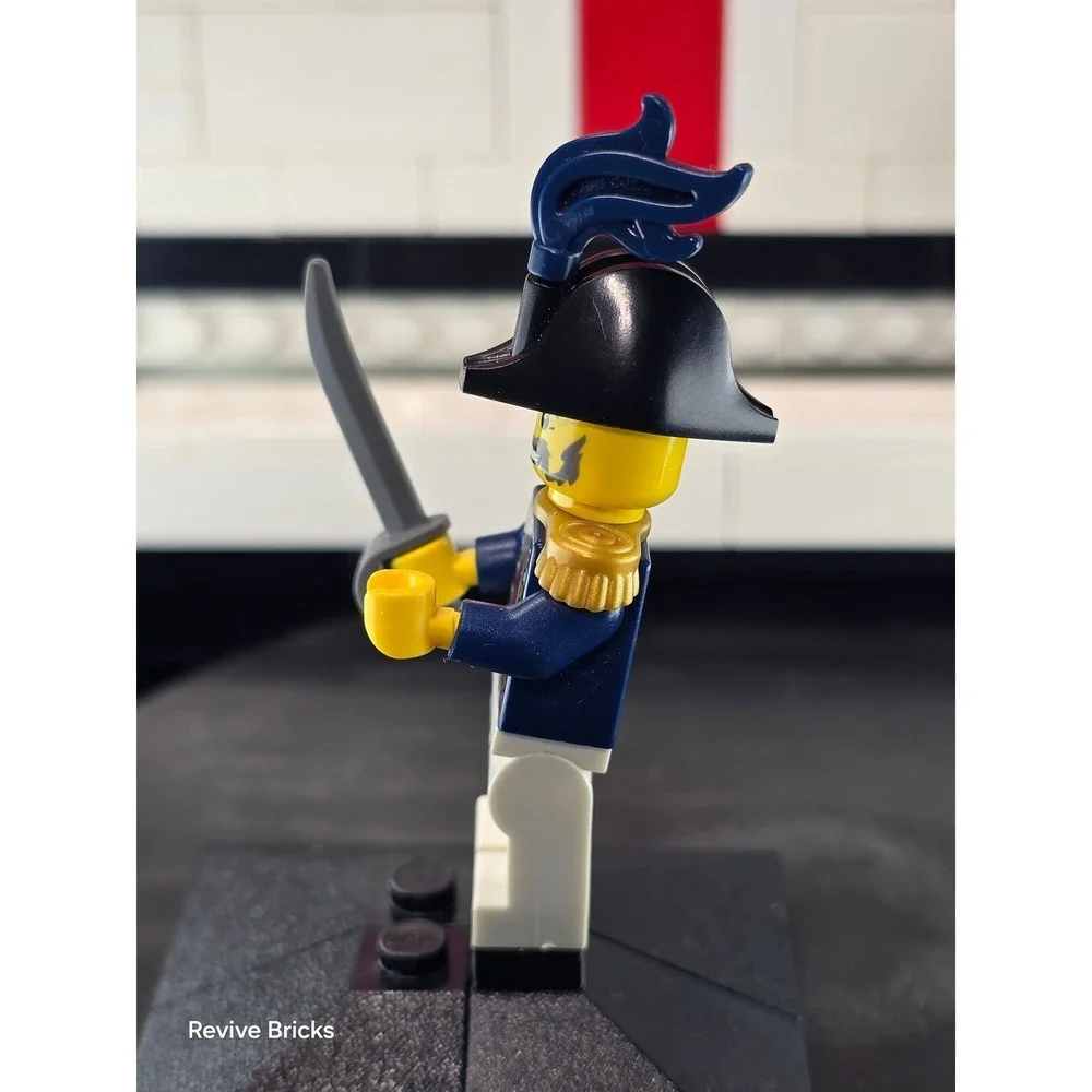 Pirate - pi117 Imperial Soldier II Captain Pearl Gold Epaulettes Dark Blue Plume